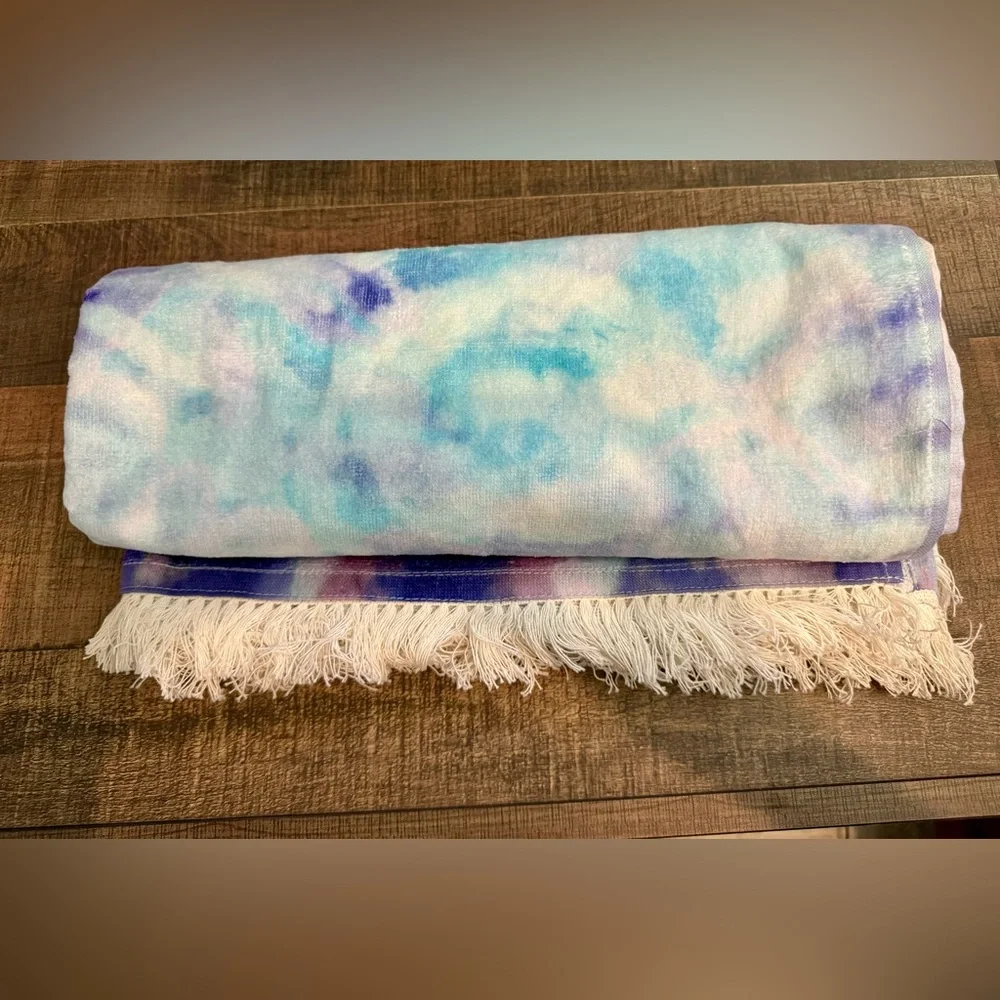 *NWOT* L*Space Tie-Dye Towel